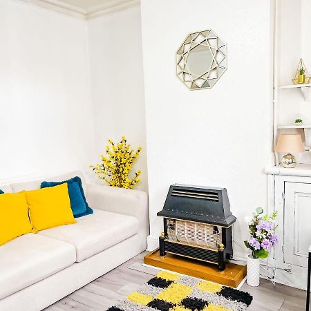 Beautiful 2 Bedroom House - Free Parking - Lt House Leicester Kültér fotó