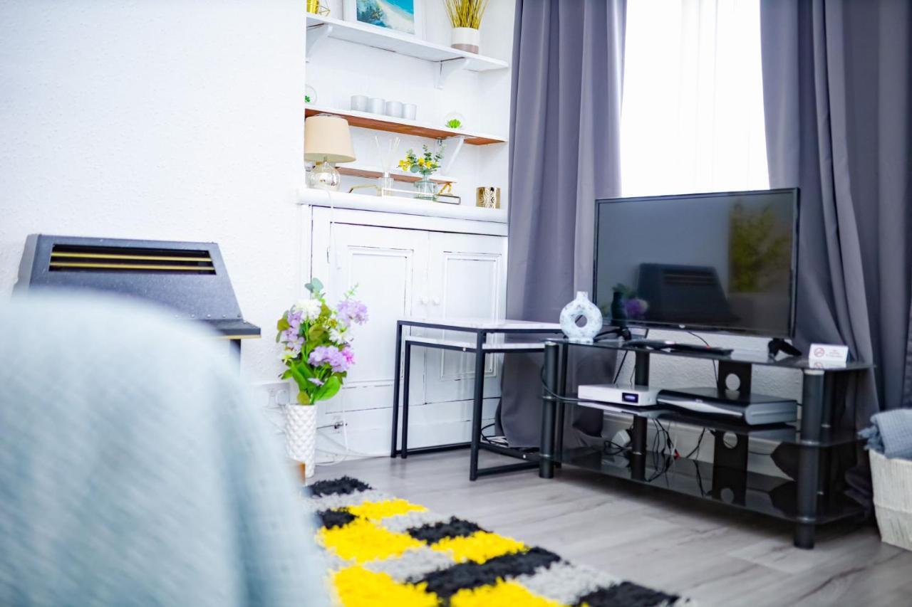 Beautiful 2 Bedroom House - Free Parking - Lt House Leicester Kültér fotó