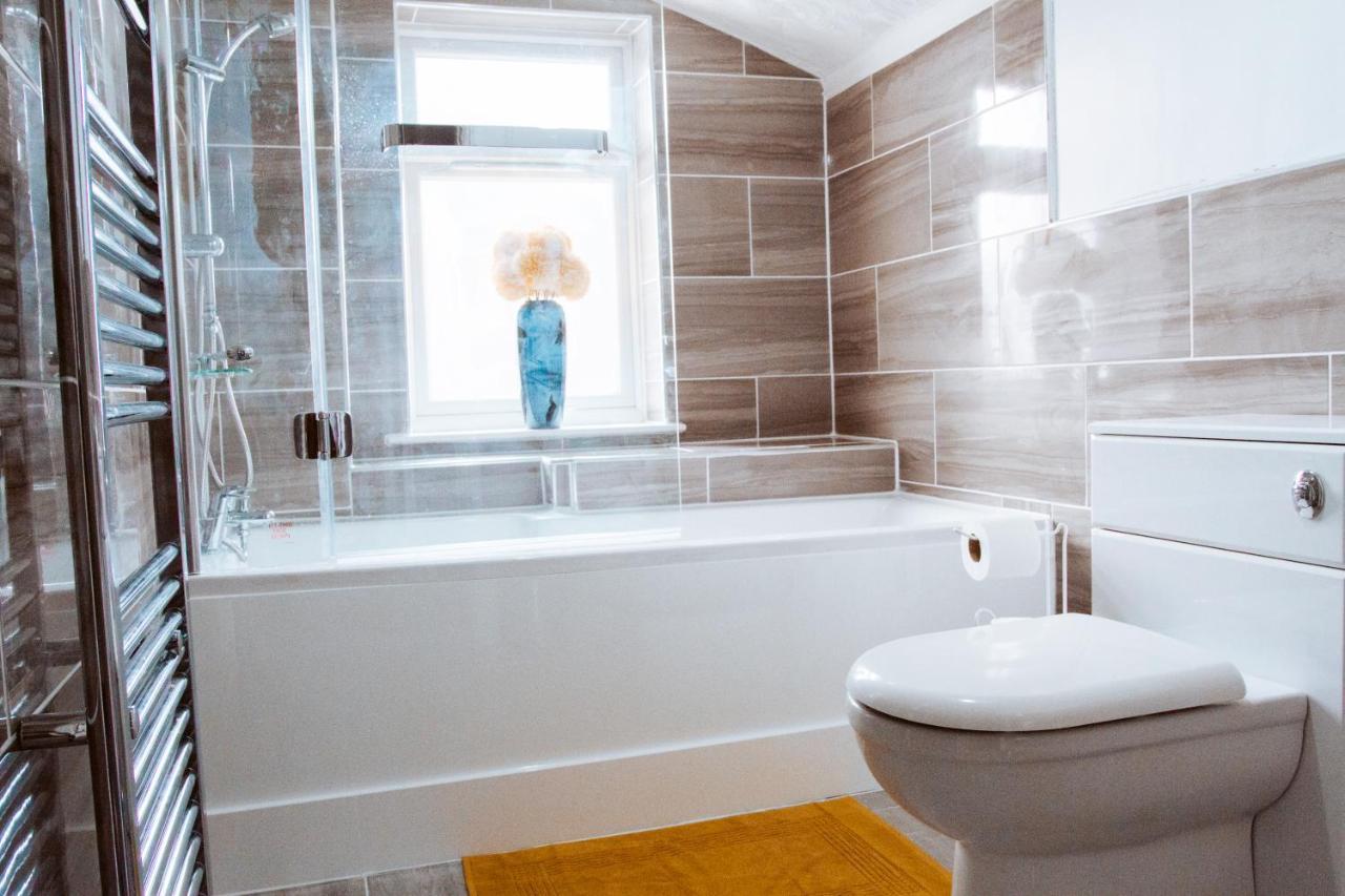 Beautiful 2 Bedroom House - Free Parking - Lt House Leicester Kültér fotó