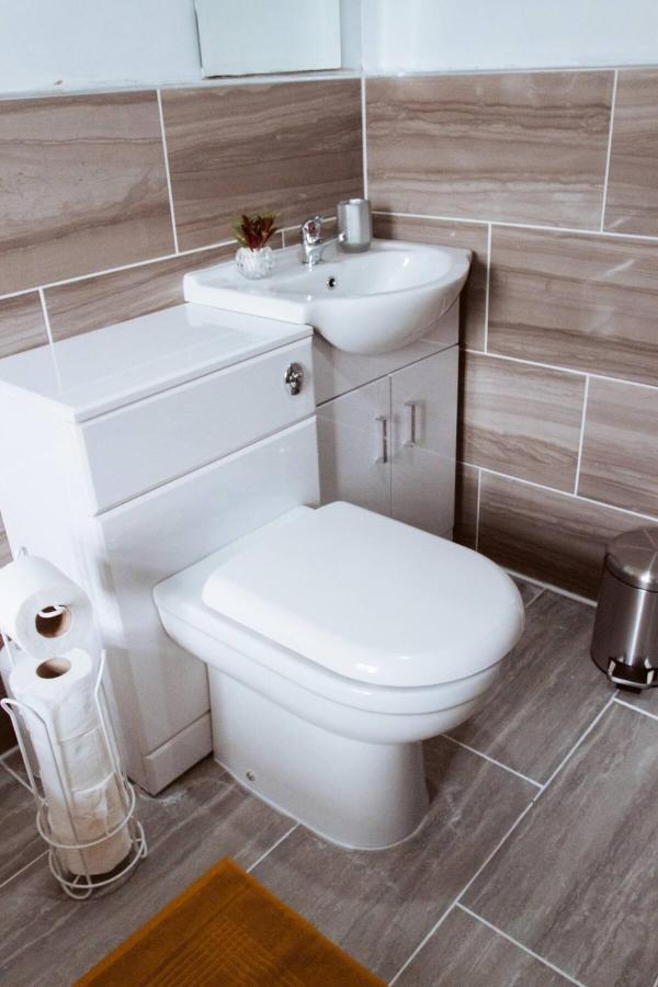 Beautiful 2 Bedroom House - Free Parking - Lt House Leicester Kültér fotó